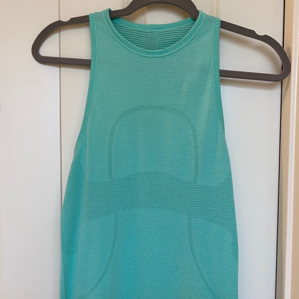 VGUC lululemon Swiftly tech heathered menthol sz 4